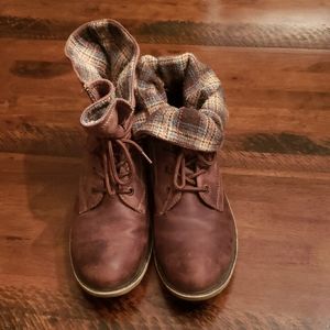 Boots size 8
